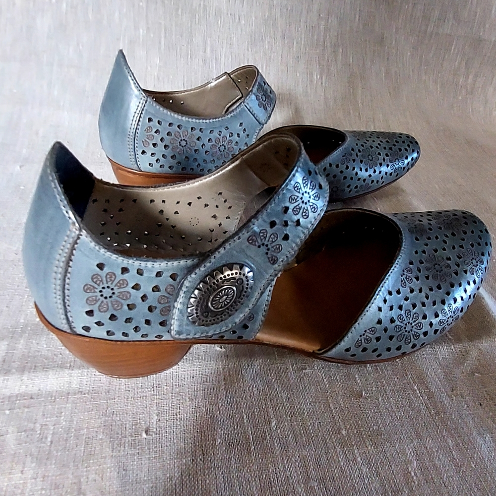 A pair of blue 43711 Mirjam Rieker shoes, size 37(US 6)  in excellent condition.